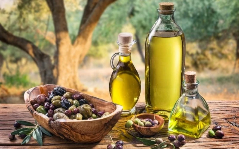 Ποιος είπε πως το ελαιόλαδο παχαίνει; Νέες μελέτες αποδεικνύουν το αντίθετο!